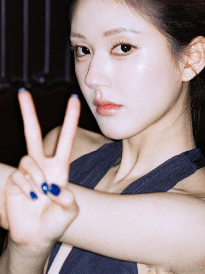 赵露思写真照营业 