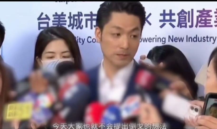 蒋万安批卓荣泰早该下台，却坦承党内倒阁有杂音

蒋万安近日说了一句话，让蓝营内部