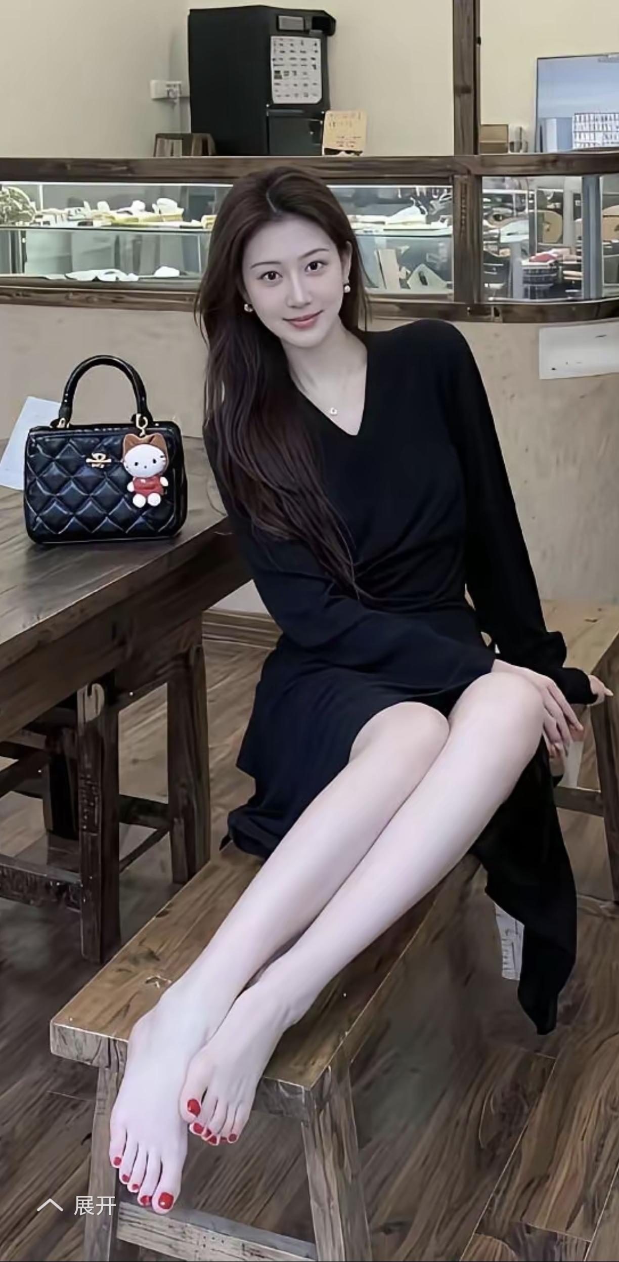 读什么博士啊，写什么论文啊，看看小姐姐，它不香吗？