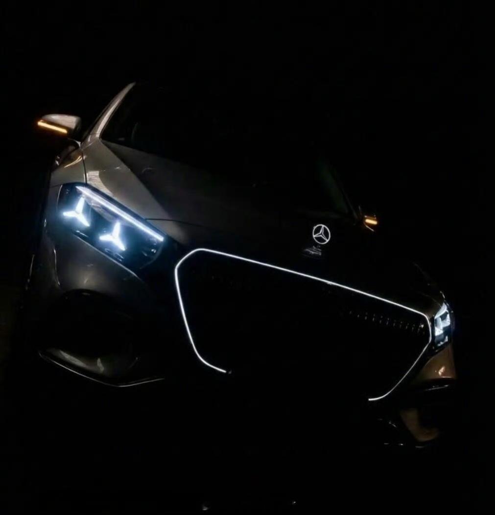 厉害的网友发来疑似新款奔驰S Class 无伪装前脸，这个灯效大家感觉怎样？ 