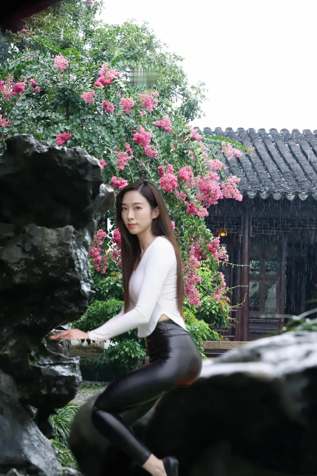 奋斗令我们的生活充满生机，责任让我们的生命充满意义，常遇困境说明你在进步，常有压