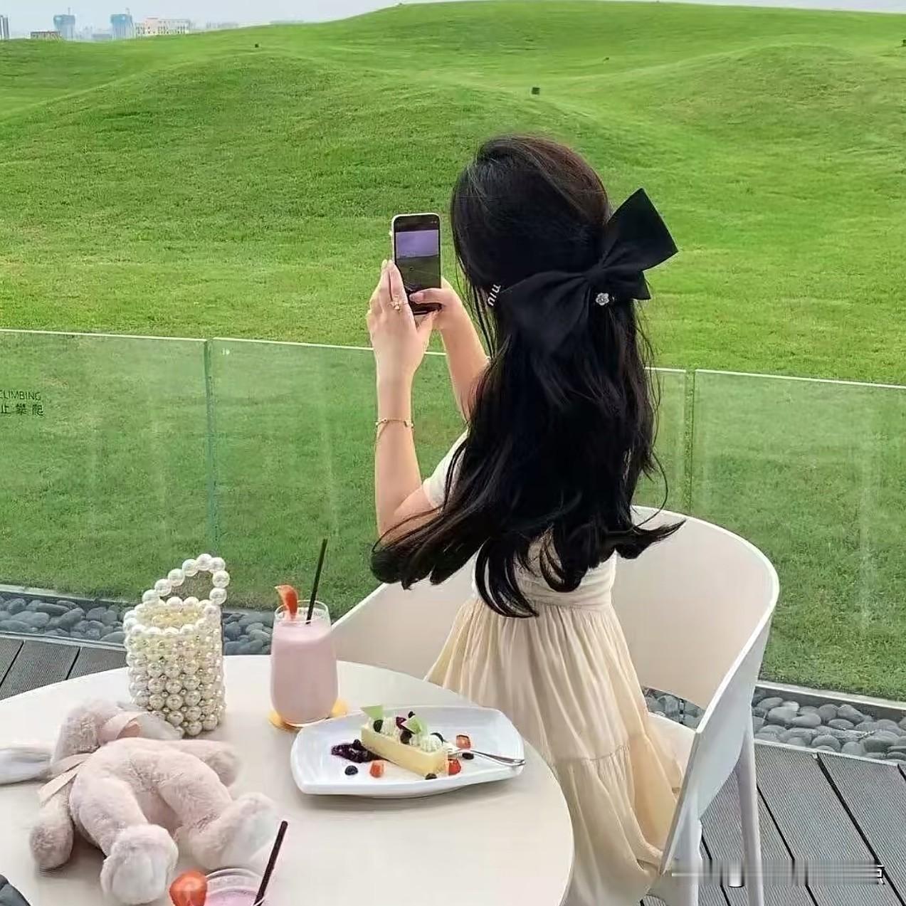 女人沉默了，不说话了

那你的好日子也就到头了

你以为她不吵不闹是懂事了，其实