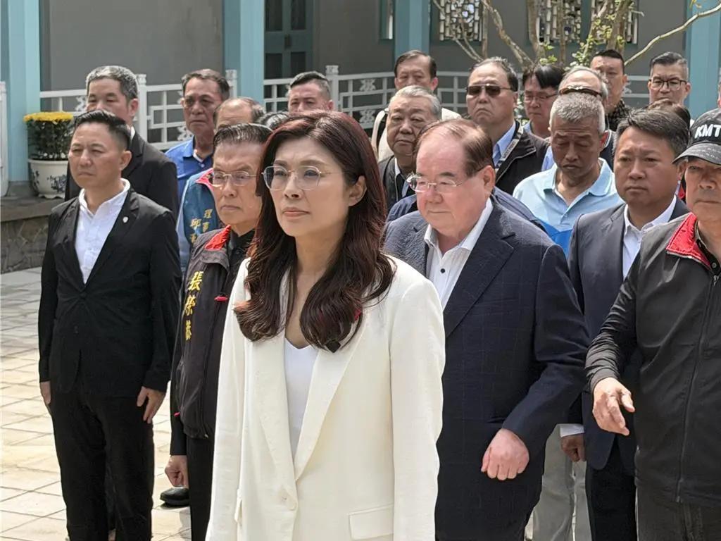 [微风]国民党主席郑丽文4月2日在祭拜蒋介石后接受采访时表示，“今天也是跟总裁报