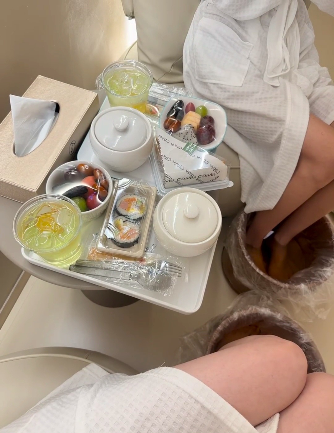 我的好闺蜜 今晚老公不在家就抓紧约我出来玩。 ​​​