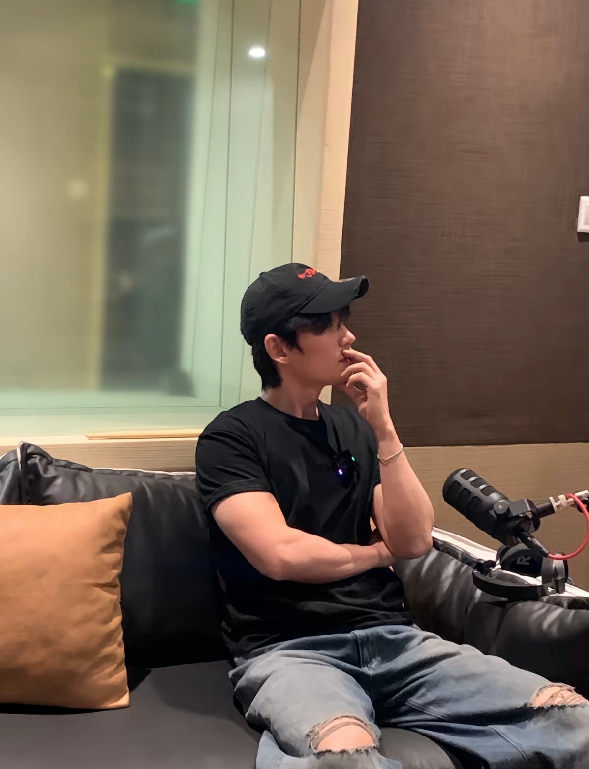 看脸：嗨帅哥看胳膊：猛男！( ◡̀_◡́)ᕤ 