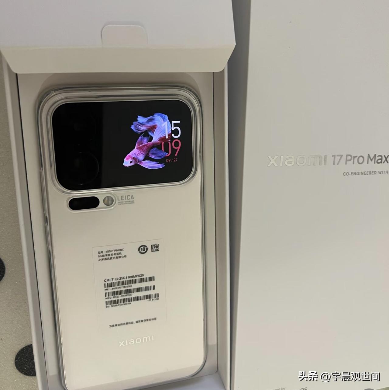 我的小米17pm高端手机到手也有两天了，
跟大家说说使用感受吧。
1.手感拿着很