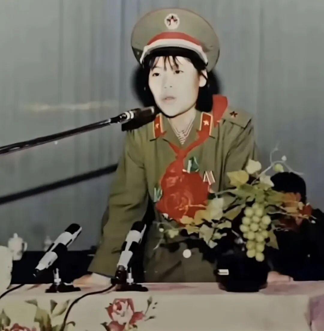 于凤，山东邹城人：
​​1981年9月入伍，1984年毕业于济南军区军医学校；毕