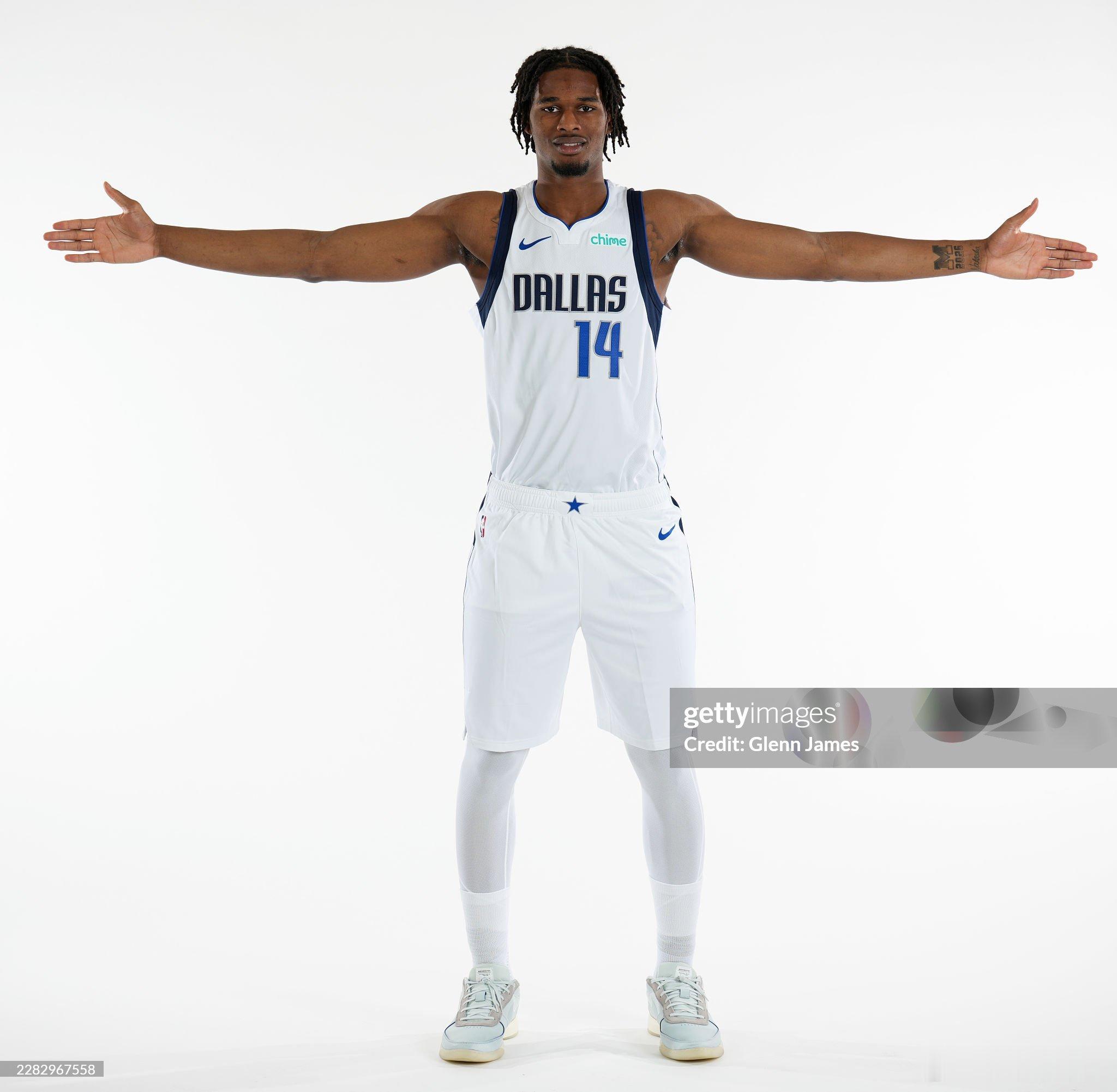 MFFL 梅接受采访。“选择小莫雷兹·约翰逊绝非仅为创造纪录。在了解我们招募他的
