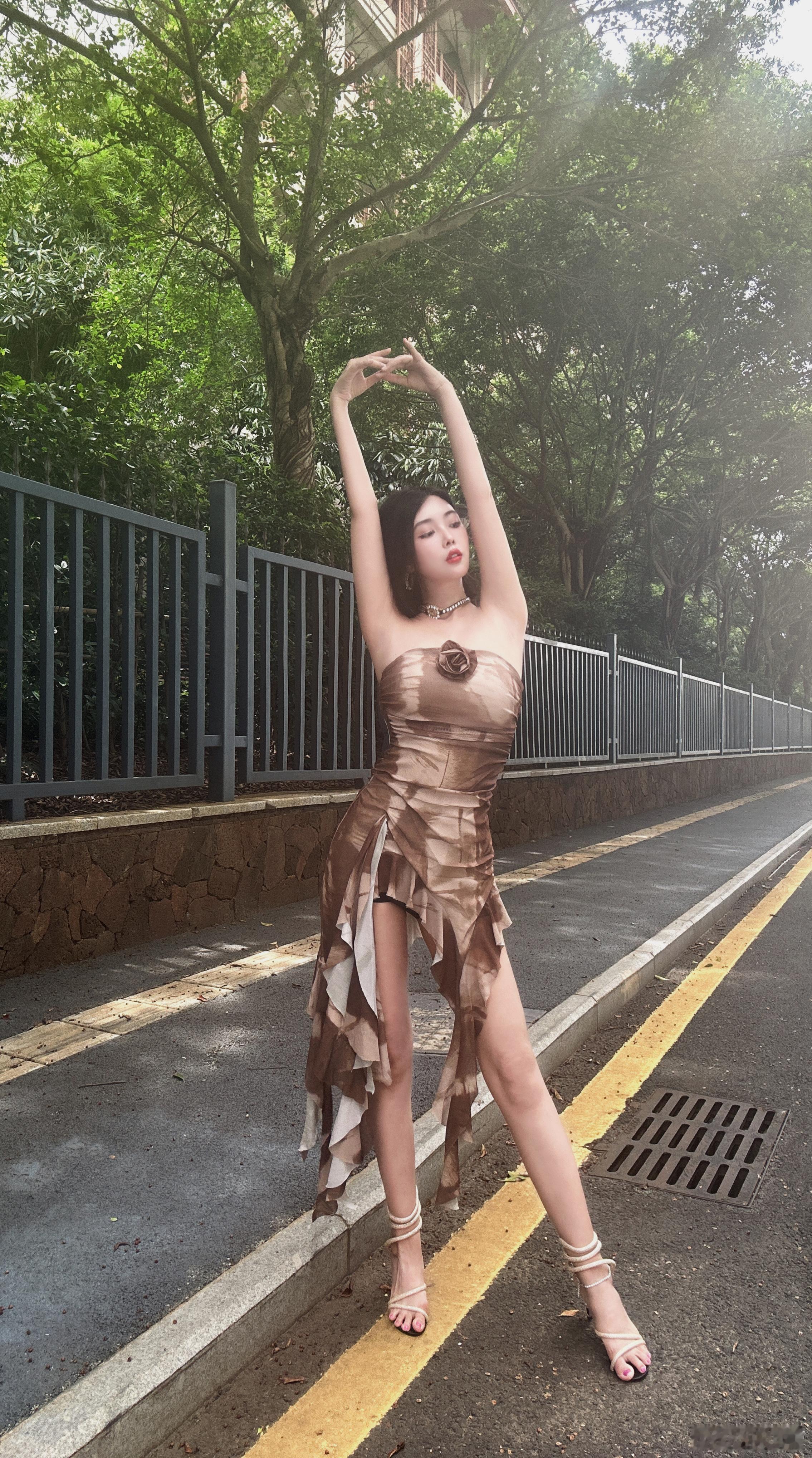 #旅行有一种没苦硬吃的感觉#饭后走一走 路边又吃九十九[太阳] ​​​