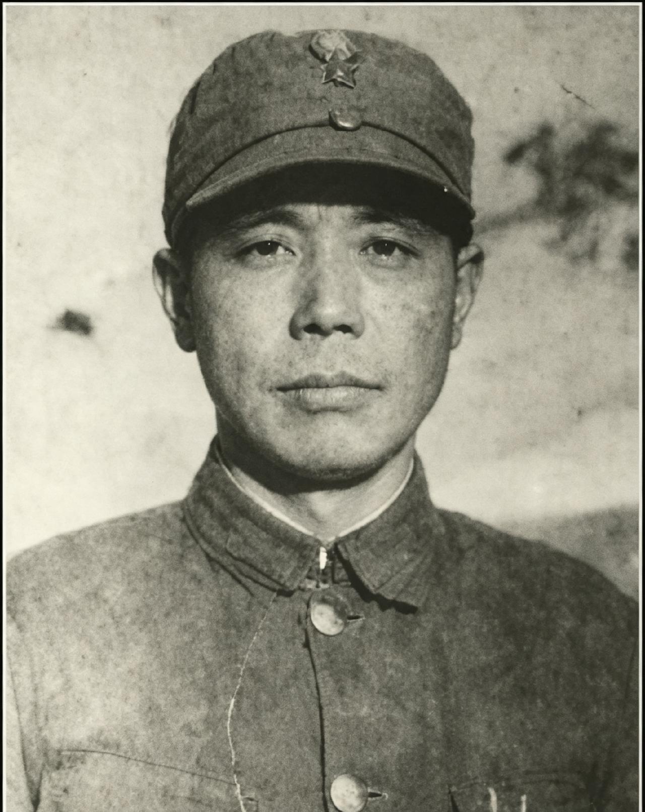 1955年8月，原26军军长余程万，在香港家中遭3名匪徒打劫，双方展开枪战，最后
