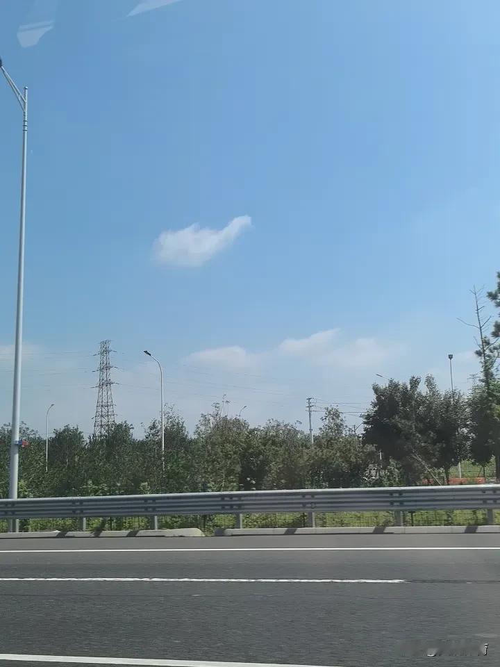 本来计划走及京新高速公路，结果走错路了，只好走京藏高速了！