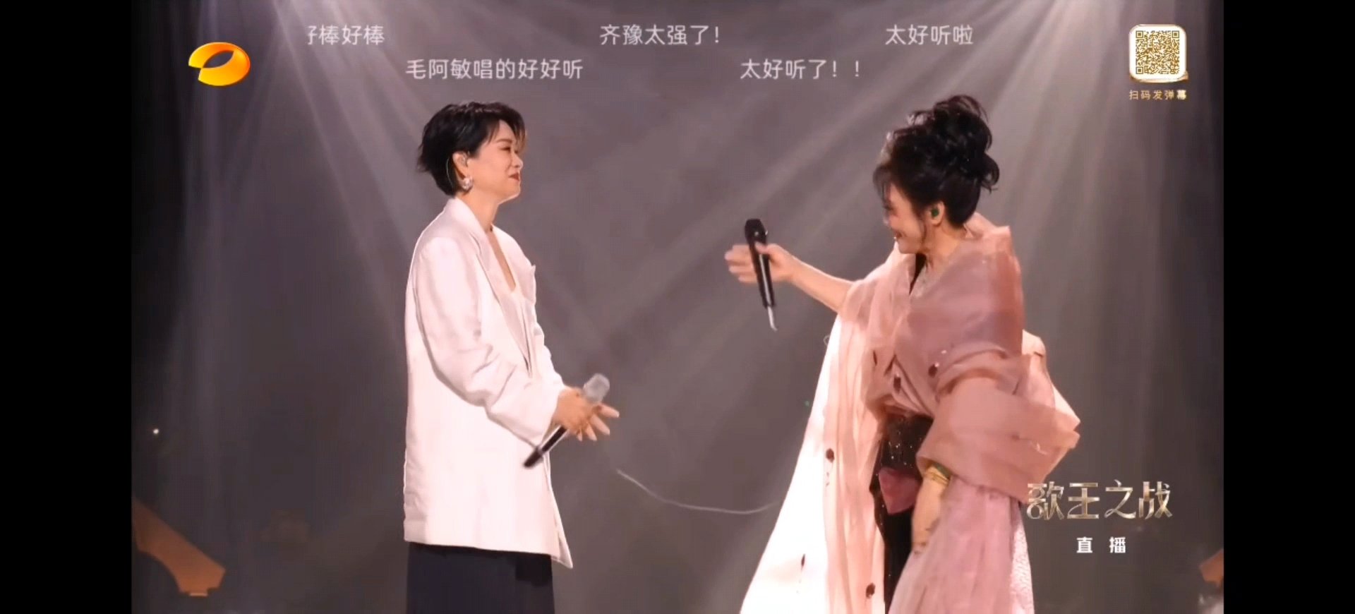 毛阿敏把齐豫衣服勾丝了齐豫衣服勾丝了歌手总决赛 拥抱之后毛阿敏把齐豫衣服勾丝了