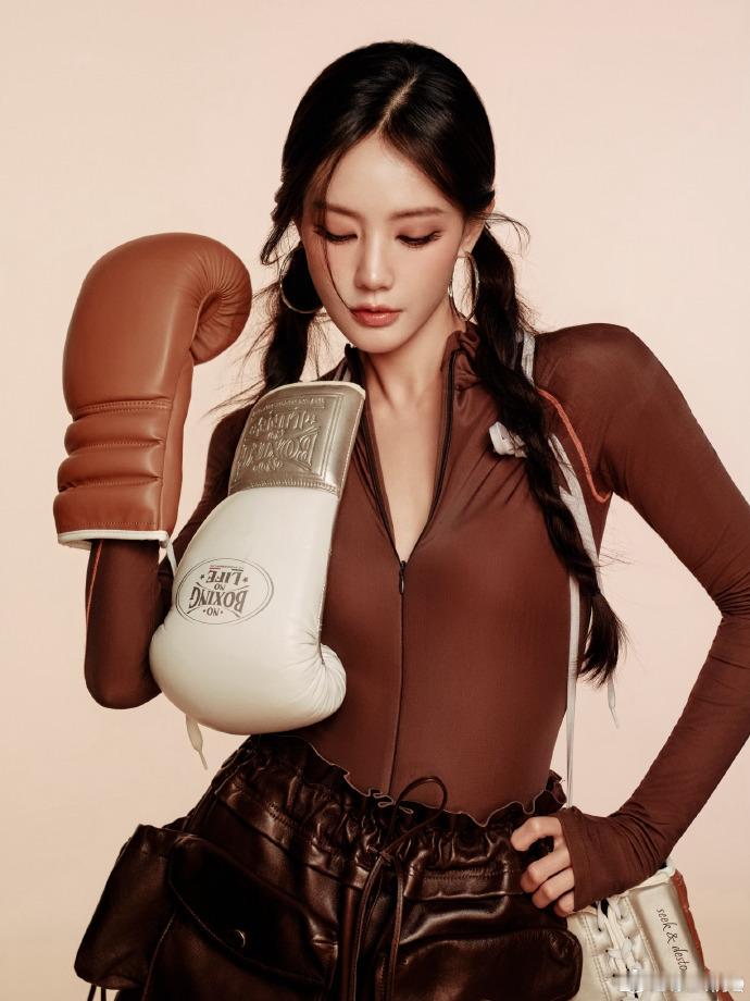 李一桐紧身衣皮裤身材李一桐紧身衣皮裤身材好绝，拳击力量感🈶，姐姐今天太辣了李一