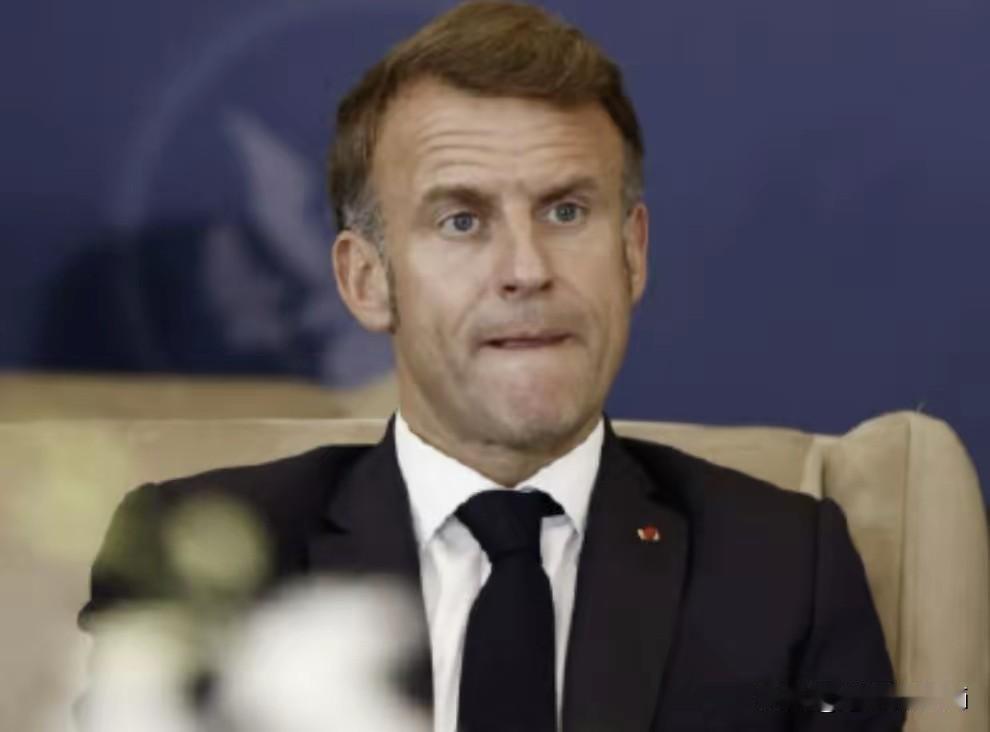 法国海军扣押俄罗斯货船，法国想干什么呢？怎么看都像马克龙这是想趁着最后的时光捞一