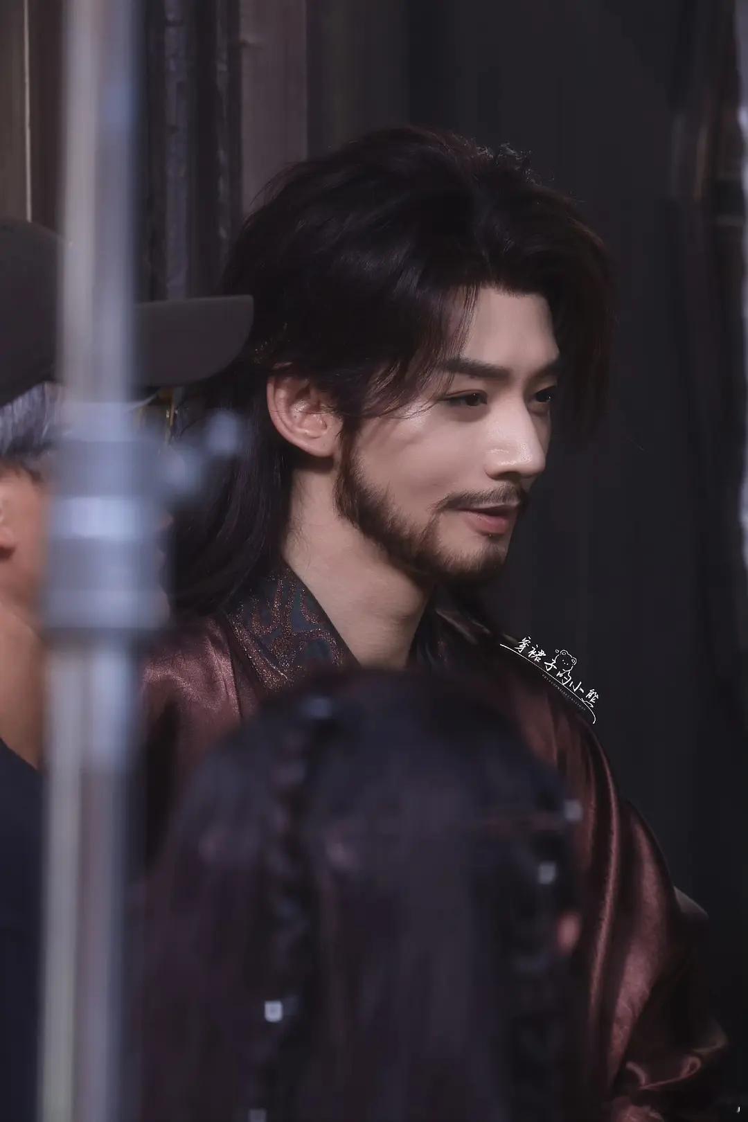 刘学义和邓为这么一看是不是很像？ 