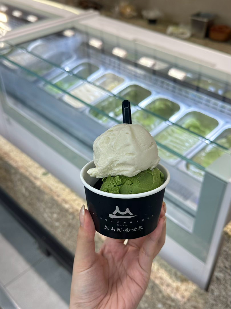 这下老老实实喝白粥了！！ 做完牙齿之后一直在吃甜食和水果还有番茄鸡蛋面  估计是