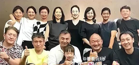 这图能认出5个以上的绝对是老粉了！里面基本都是现在热播剧的熟脸，随便说几个好认的