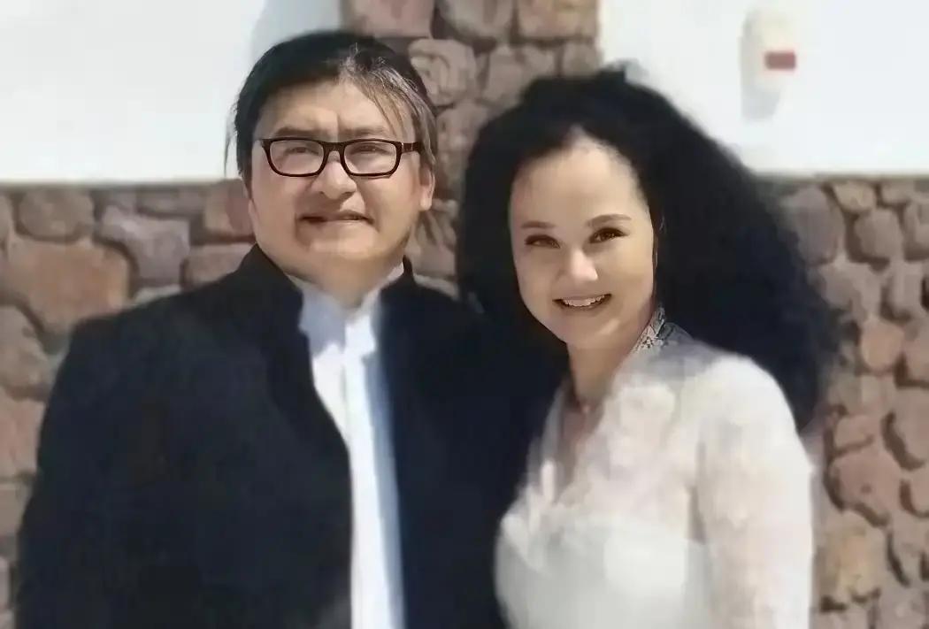 9天闪婚，36年不吵架！
 
1988年元旦，湖南台主持人卢璐去北京接刘欢演出，