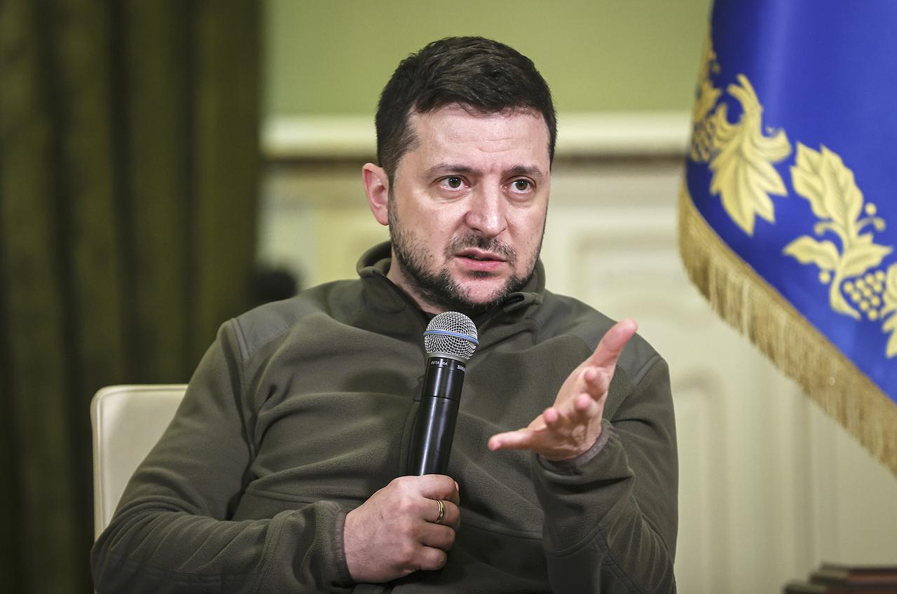 3月17号泽连斯基火急火燎地飞到了伦敦，不是去旅游，而是来去支援的！这次他没白跑