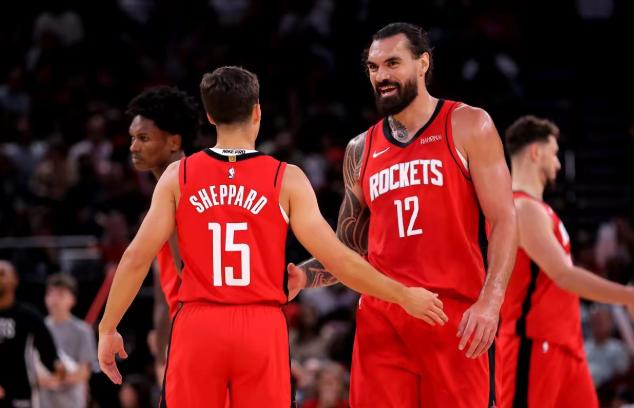 刚刚，火箭半场落后快船，杜兰特半场居然只拿了3分!
半场打了17分钟，7次出手就