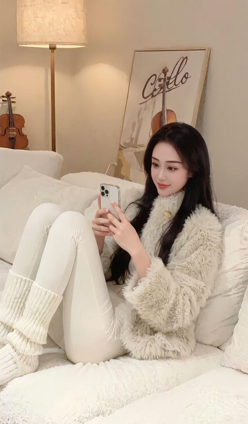 温暖冬日，慵懒时光，手机相伴，舒适自得。