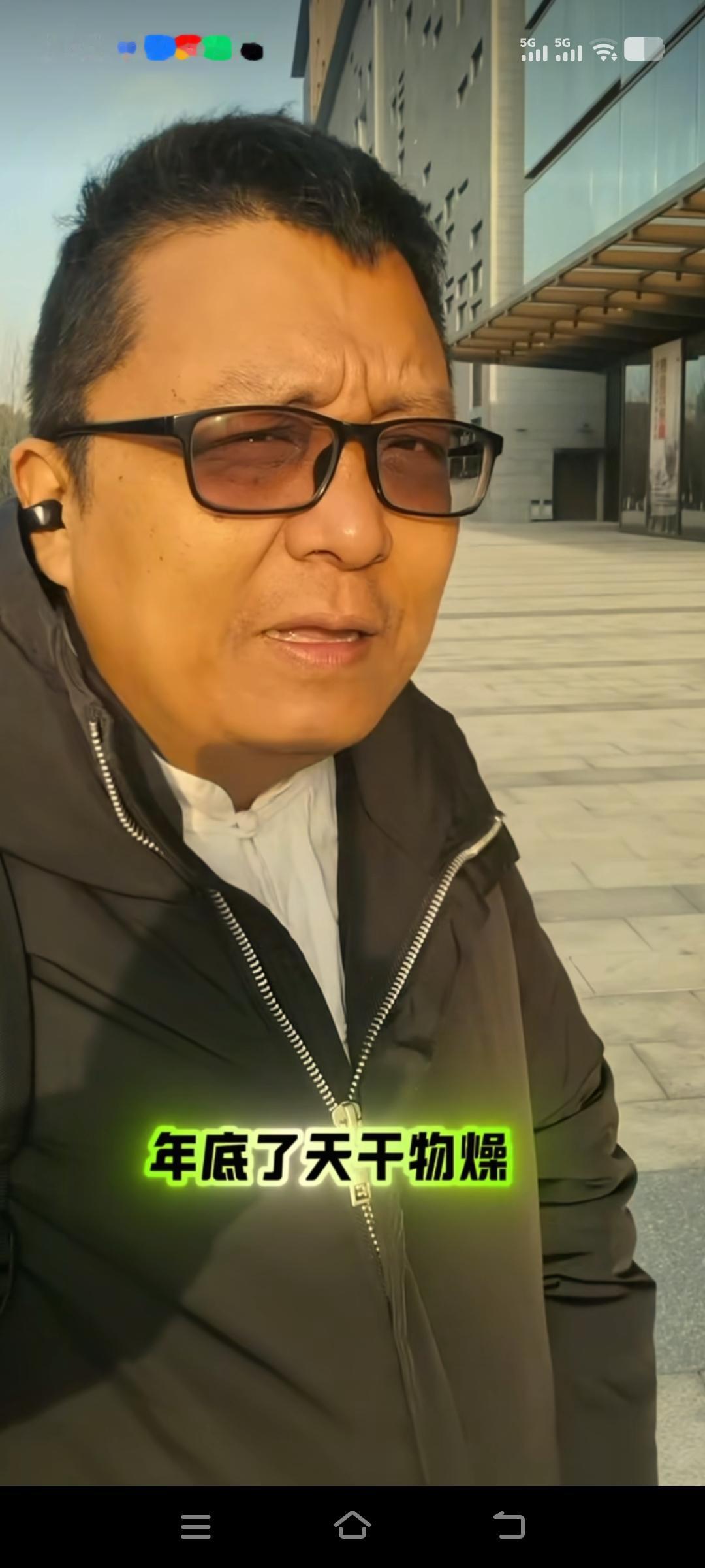 女为悦己者容，什么时候女人都要打扮哦。