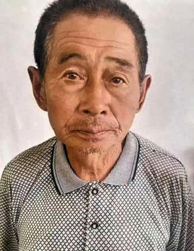 75岁老汉熟悉大山放羊失踪一月，百余人搜救无果，羊群却全部找回 五十多只羊平平安