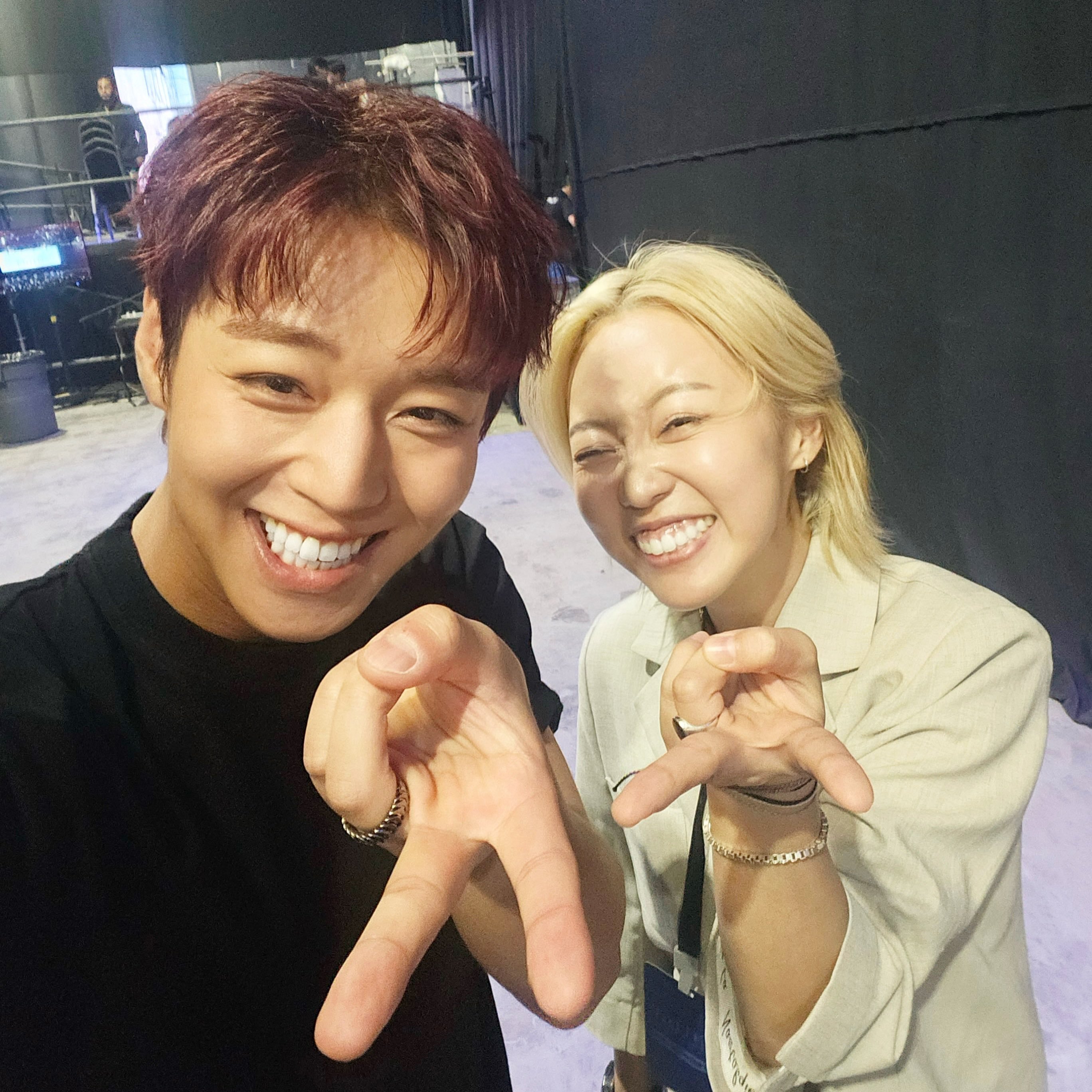 朴志训 260719 新加坡场主持人更新志训合照