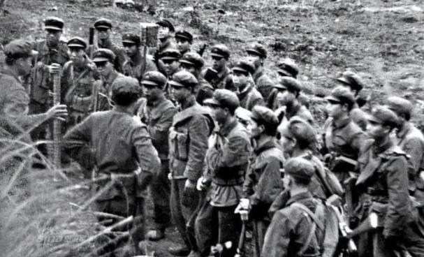 1979年，越南老百姓发现一个怪象：中国军队撤退时，为什么专炸水泥电线杆？

这