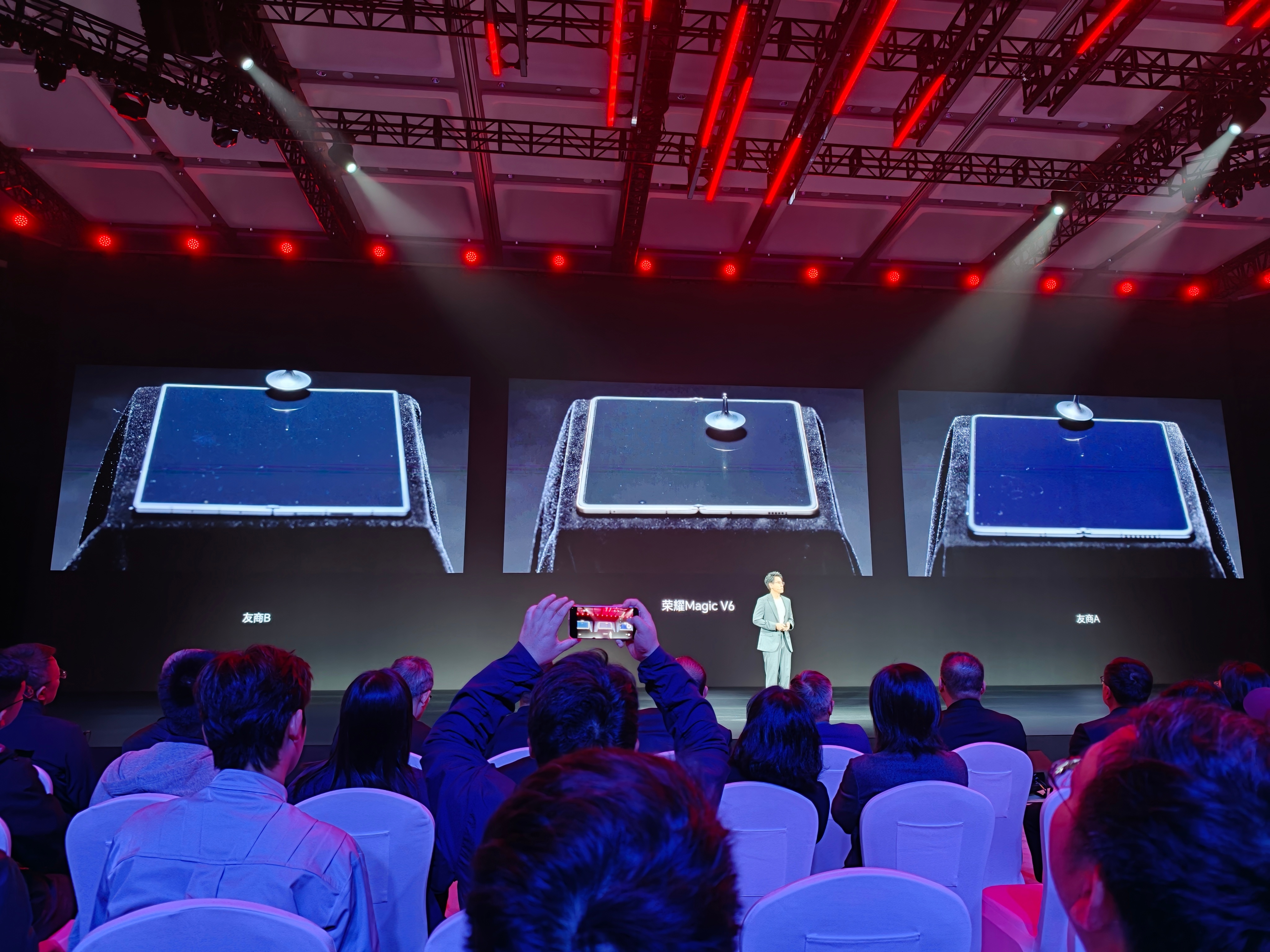 荣耀 magic V6 这个黑钻屏太狠了吧？直接上电钻磨！内屏平整的可以玩陀螺，