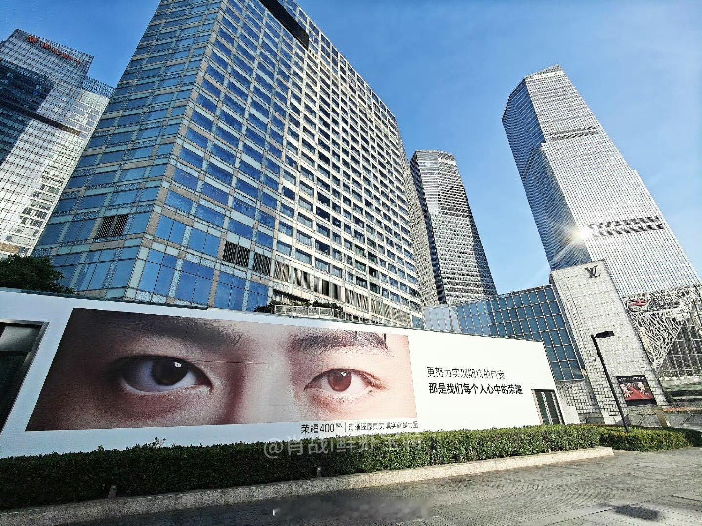 肖战[超话]  肖战荣耀预热地广肖战荣耀地广预热 肖战荣耀预热地广 ​​​
