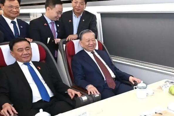 这次访华潮出现了一个非常耐人寻味的现象，不管是什么国家，在中国进行完访谈之后都会