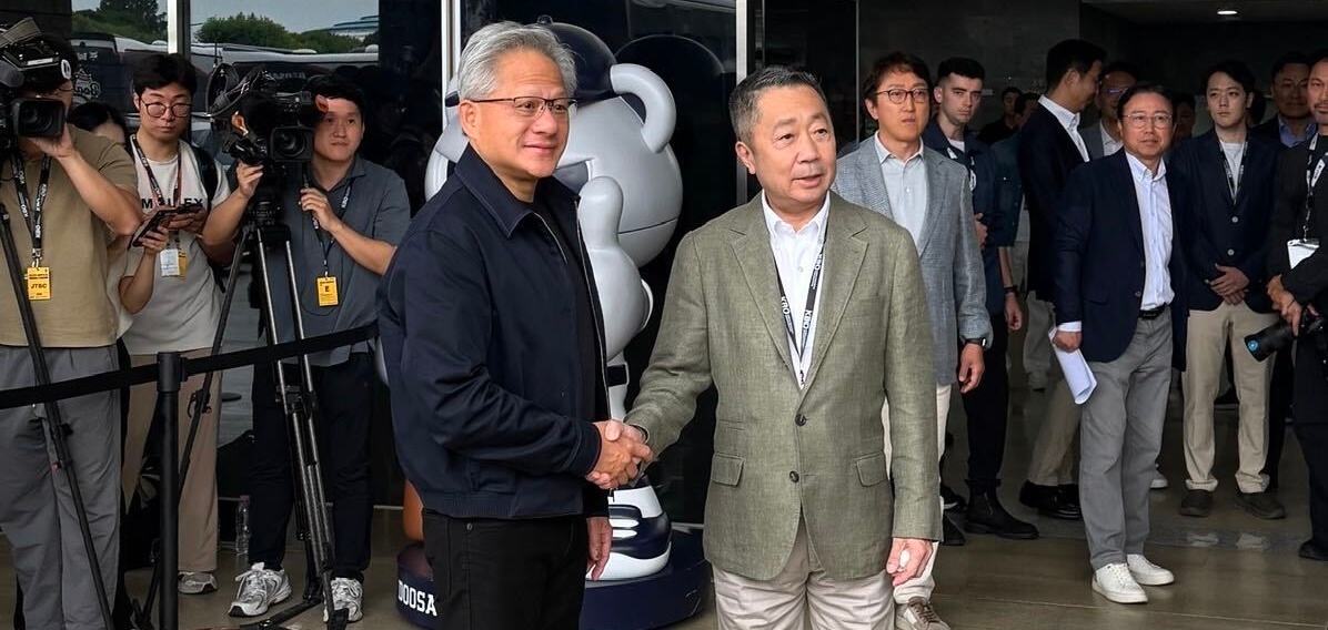 黄仁勋X首发声：开放权重AI关乎美国未来竞争力7月24日，英伟达CEO黄仁勋入驻