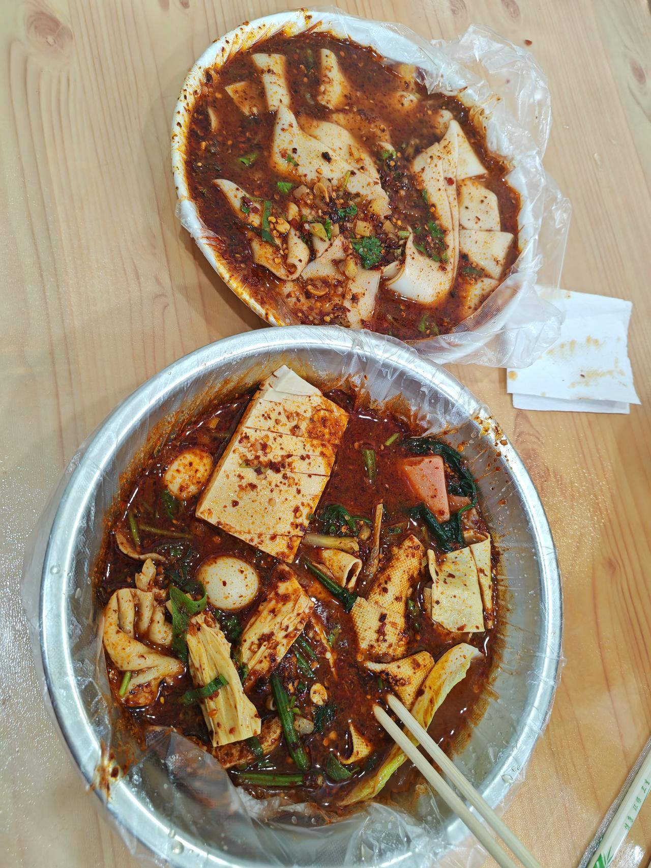 甘肃天水的特色早餐有什么定西的傻儿麻辣烫吃上了，还有定西宽粉，好吃😋