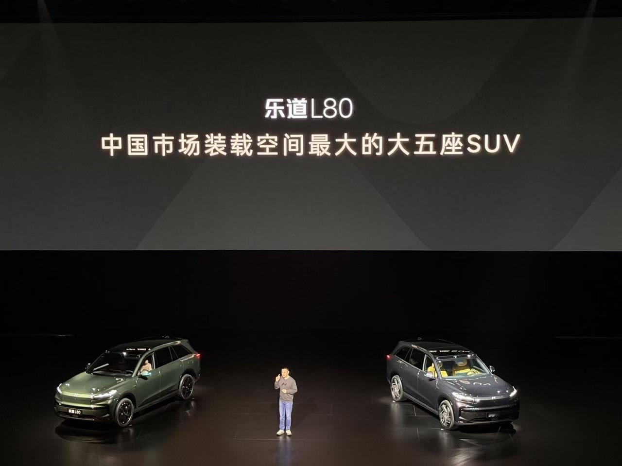 前备箱240升，后备箱1200L，二排放倒后2600L，三个中国量产最大，再加上