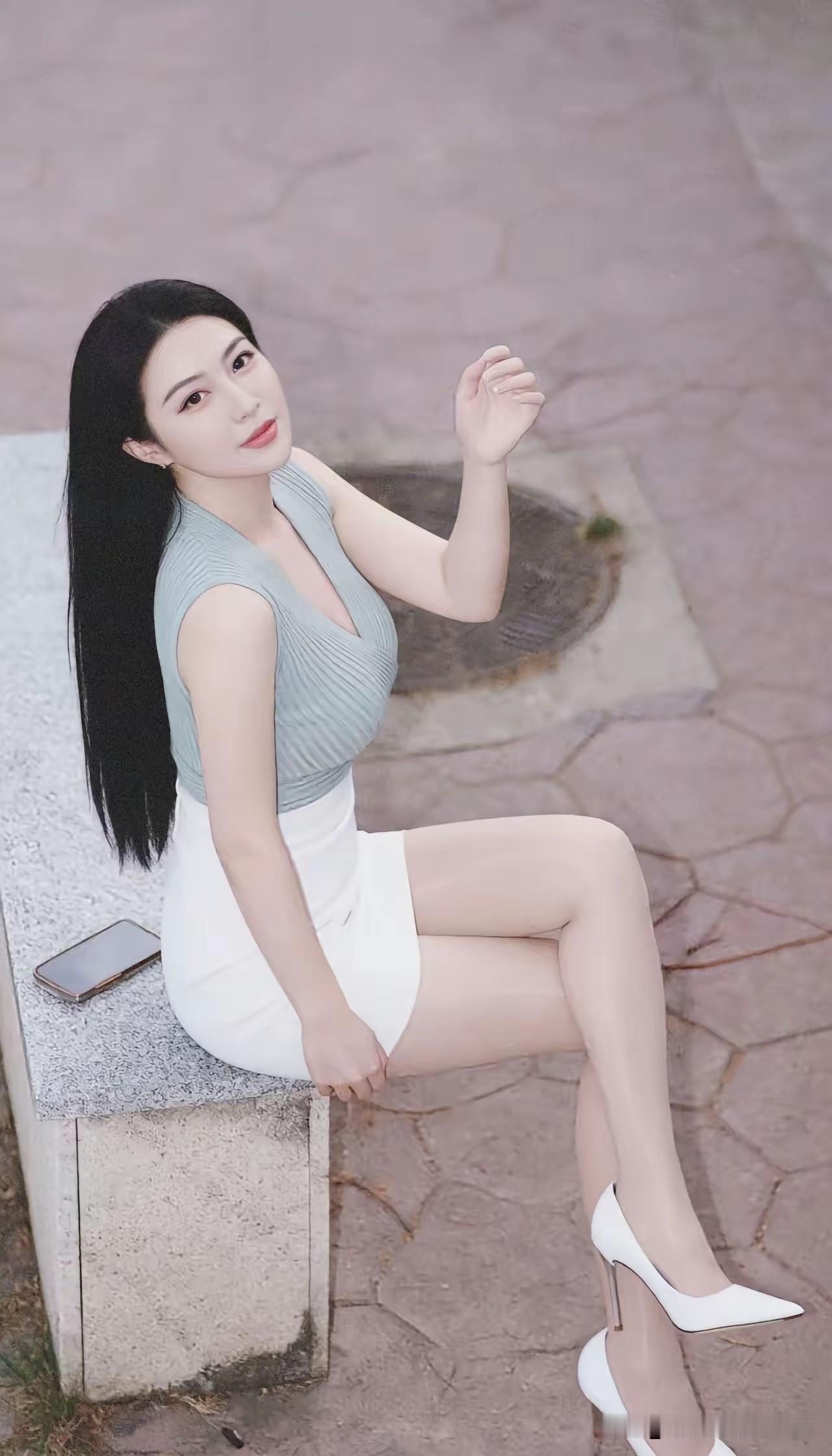 这才是真的狠人！在广东7月份的高温天气，太阳像一台巨大的烤炉一样炙烤着大地，公园
