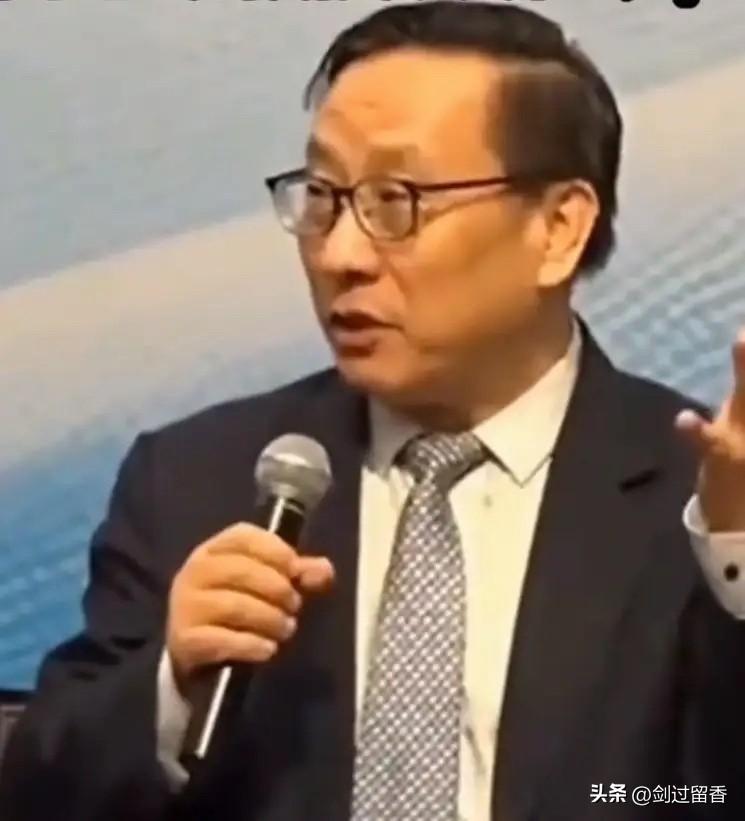高志凯教授向全世界解读了我们的东风61洲际导弹，高志凯教授解析道：东风61“一颗