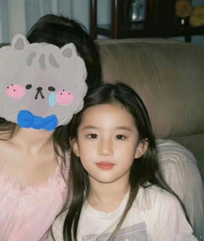 刘亦菲都生不出这么像的小孩，完全可以演她小时候 ​​​