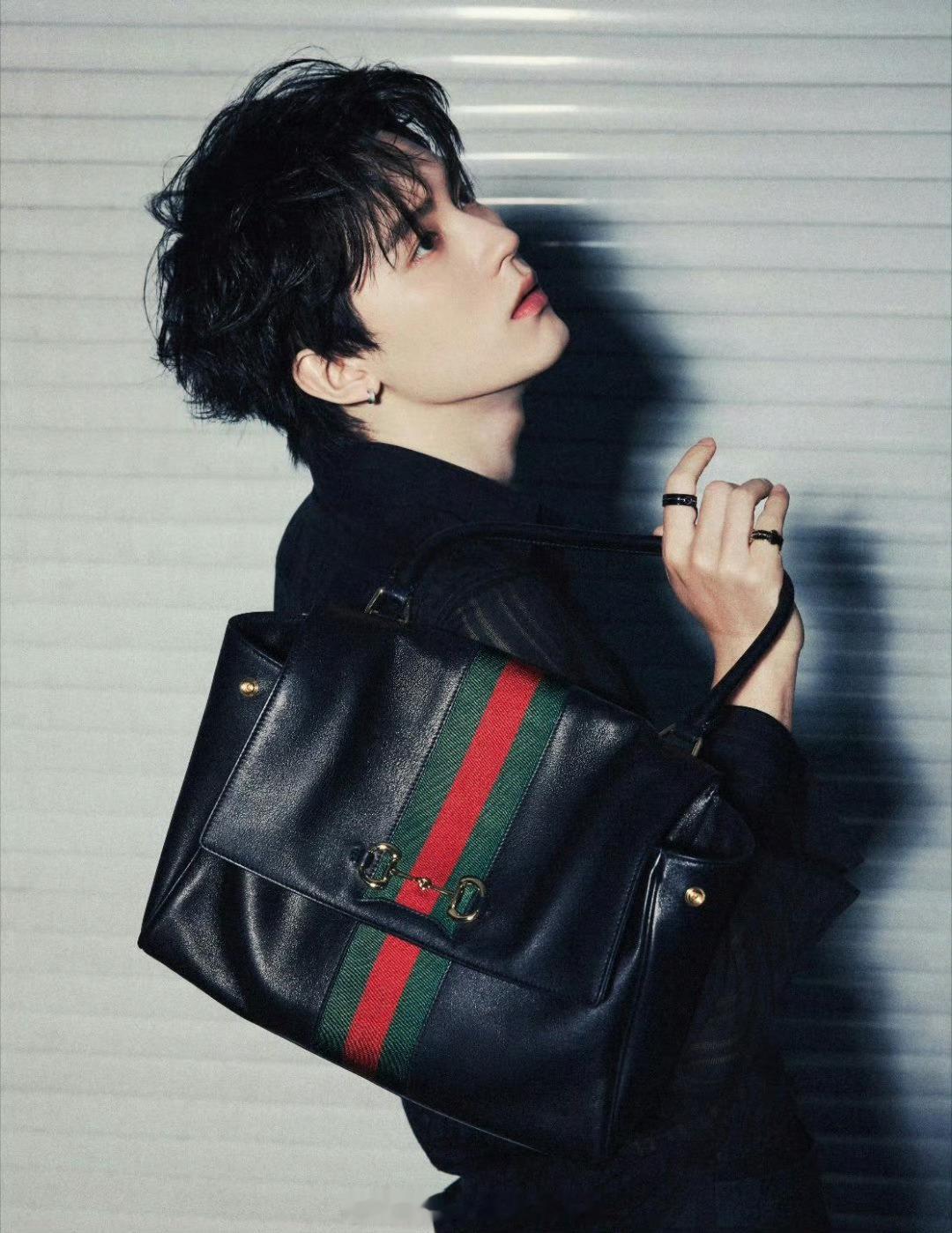 张凌赫、宋威龙、周翊然同奢牌包最新大片，谁的表现力更好？ 