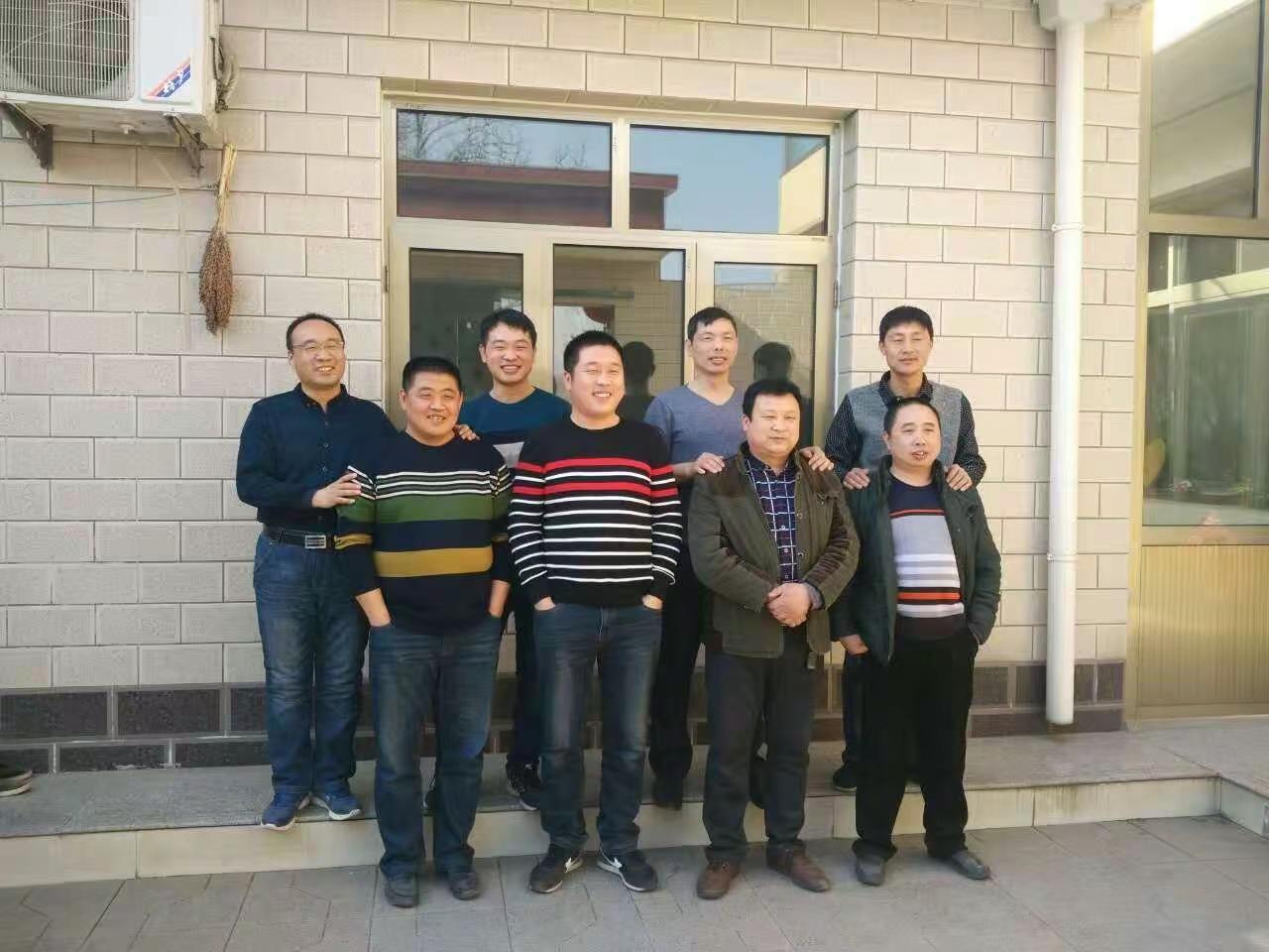 久处不厌，闲谈不烦，从不怠慢，绝不敷衍，……儿时的玩伴