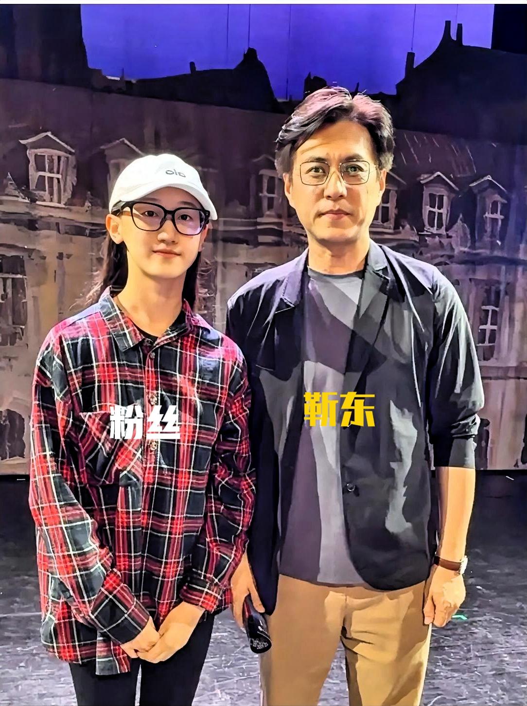 粉丝心声吐槽靳东老师！

在北舞的校园里，竟然偶遇了默默喜欢十年的靳东！ 
从2