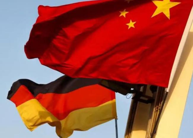 [微风]德国总理飞机未达中国，中国上千吨稀土已先抵德，谁料不到48小时，德国经济