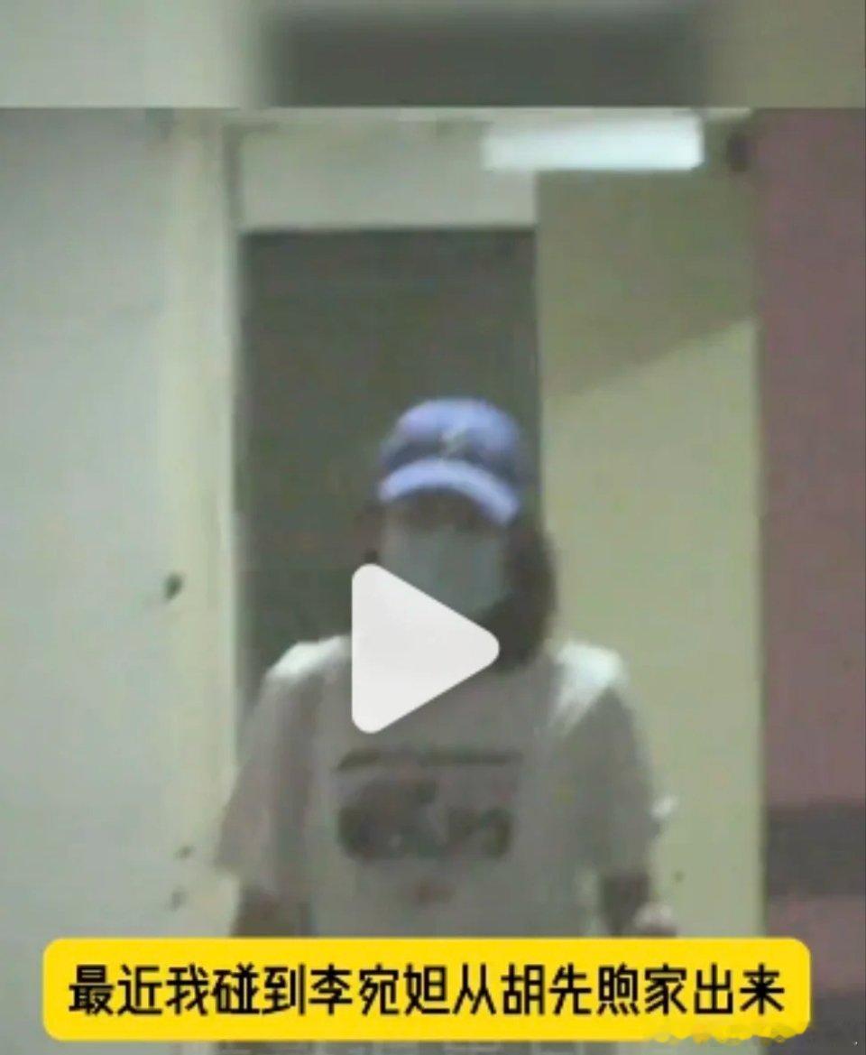 我只能说不太搭，女的硬贴的吧 ​​​