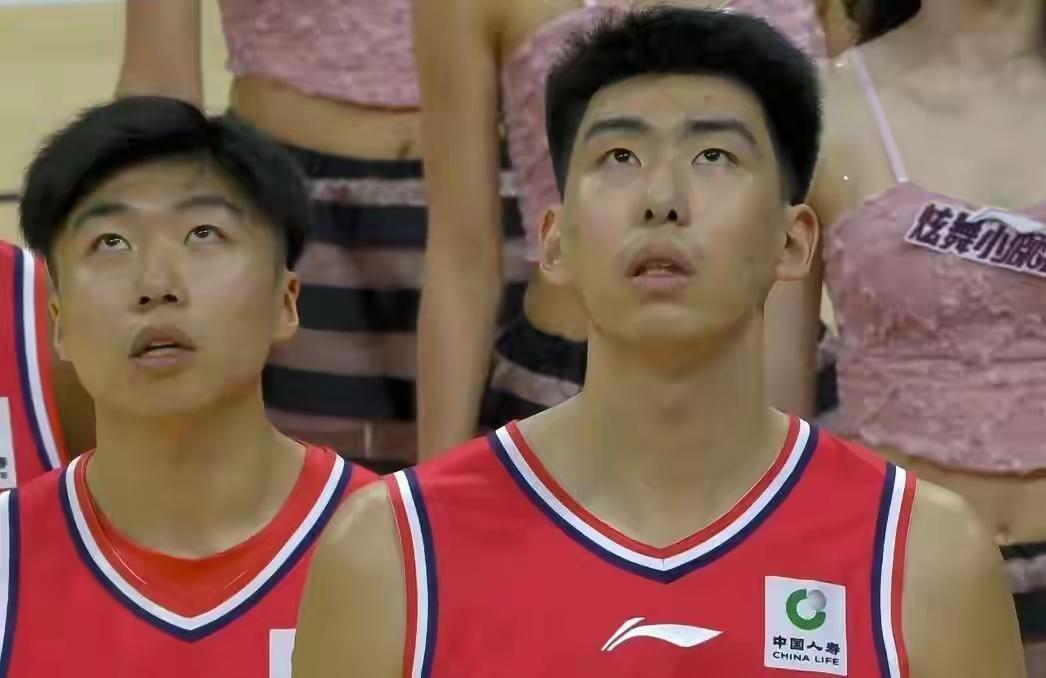 徐昕可得警醒了！
昨晚徐昕出场时间赛季新低、徐昕只出场了11分钟，取得了6分、4