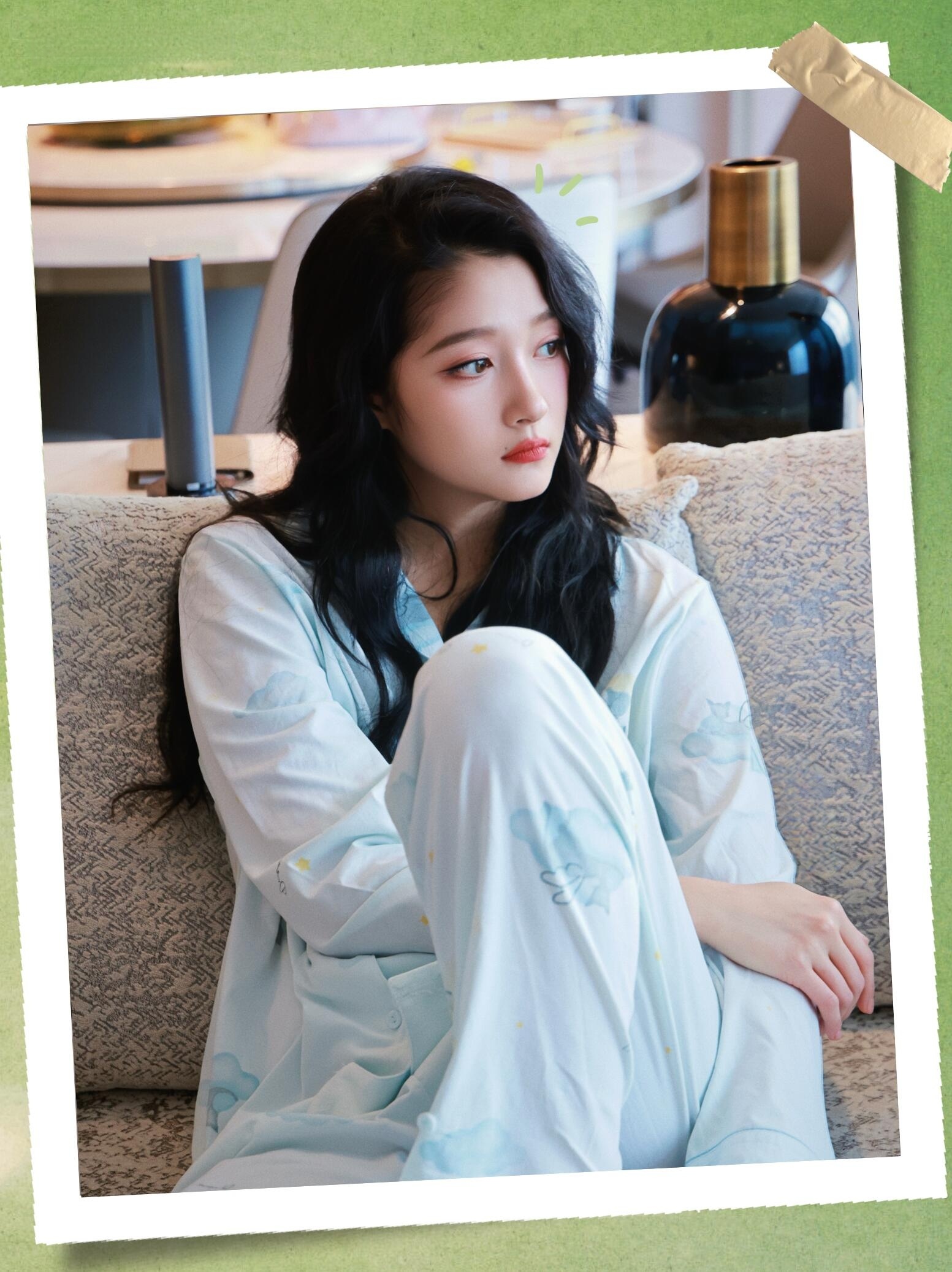 关晓彤回应登陆少年做的焦糖甜筒 温柔慵懒的家居女友，美哭了