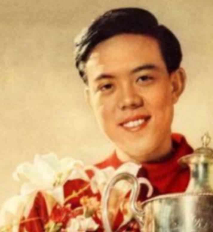1968年6月21日早上，容国团的尸体在一棵树下被人发现。在他的上衣口袋中，有一