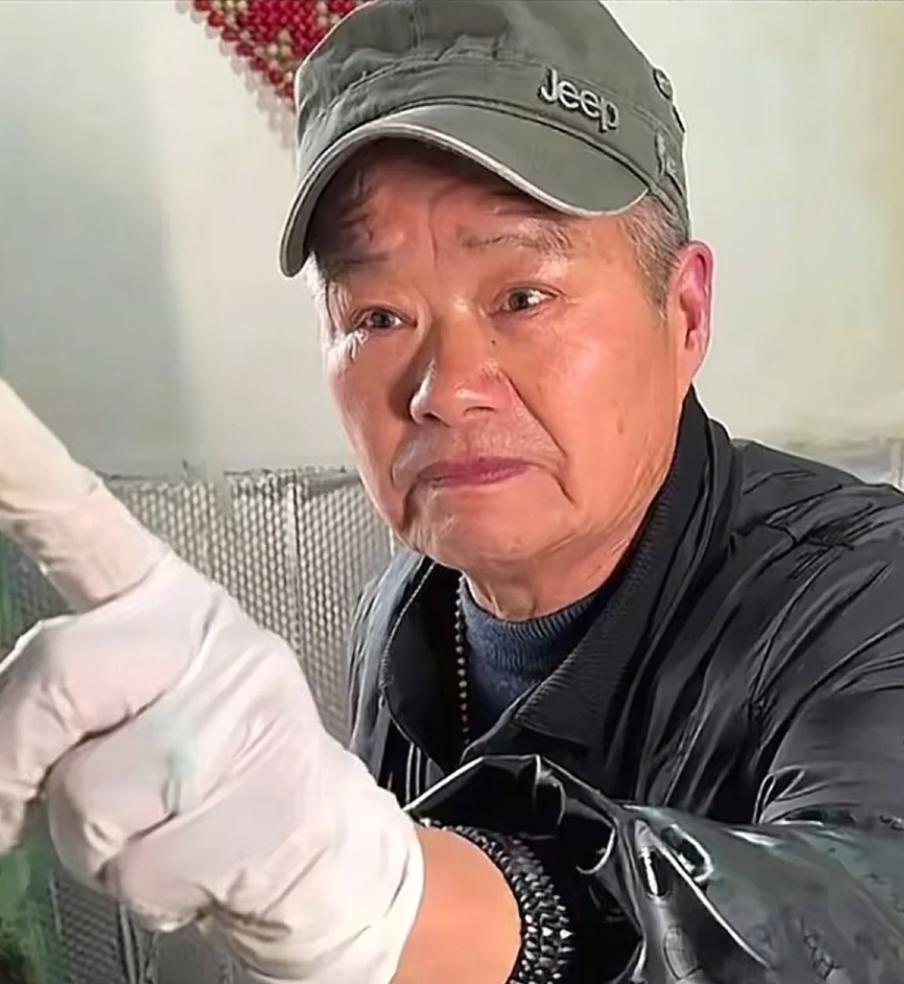 面相还真的不骗人，你看看合肥卤菜店那个老头，看他的那双眼睛，是不是感到特别的吓人