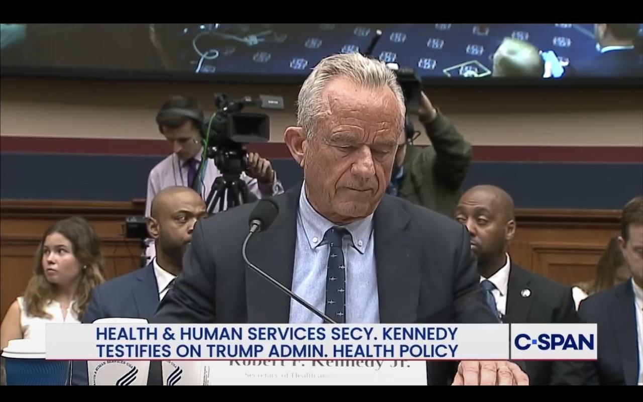 美国众议员RepMarkTakano：“您会坚持要求特朗普总统接受心理健康和情绪