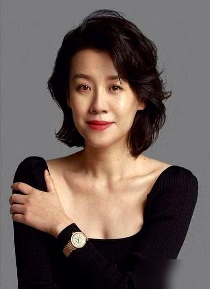 两次流产辞掉3部女主戏，她蹲出租车后座哭到缺氧，男人转头半年娶了别人。
你敢信