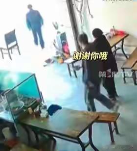 四川101岁奶奶去吃米粉遇好心人帮买单，2天后老人睡梦中安详离世，家人想找到他当